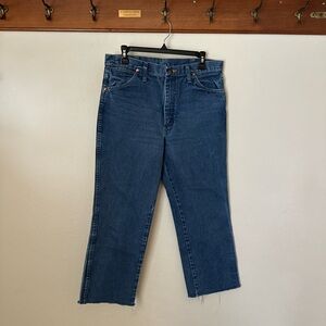 Women's Raw Hem Cropped Straight Leg Wrangler’s - Dark Blue